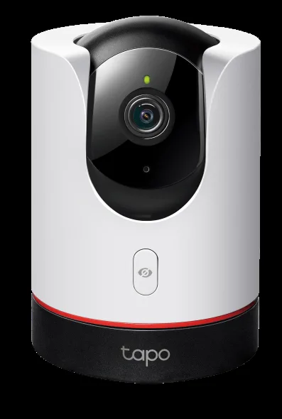 Tapo C225 카메라의 전면 렌즈와 본체 프라이버시 버튼