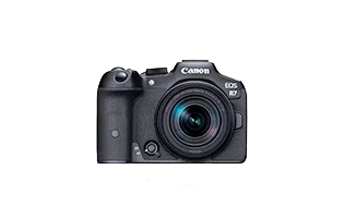 Canon EOS R7 바디와 장착 렌즈의 전면 모습