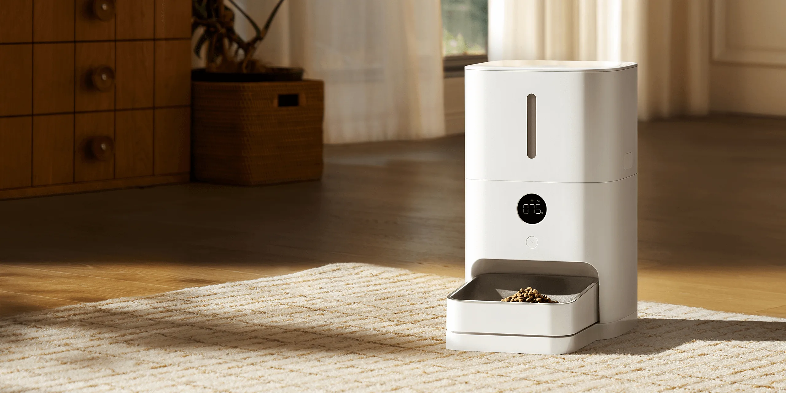 샤오미 Smart Pet Food Feeder 2의 본체와 사료 그릇