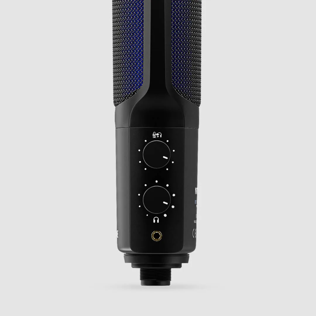 NT-USB+의 믹스 및 헤드폰 볼륨 노브와 헤드폰 단자